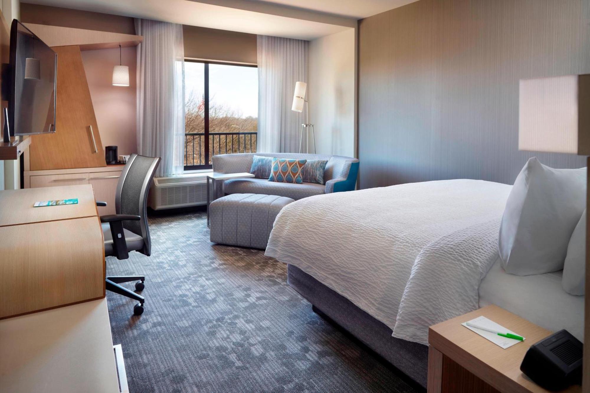 Courtyard By Marriott Lagrange Hotel Eksteriør billede