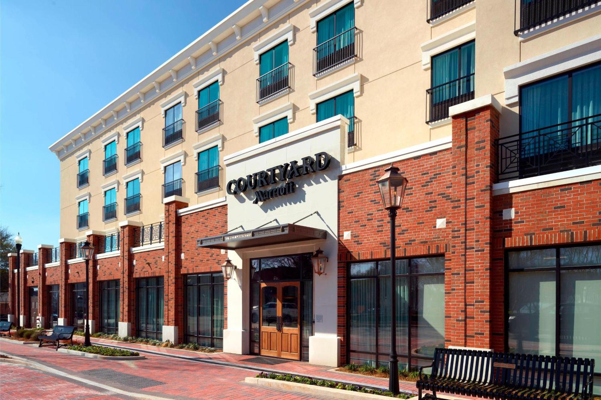 Courtyard By Marriott Lagrange Hotel Eksteriør billede