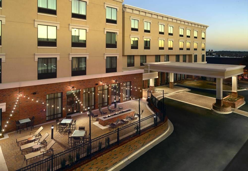 Courtyard By Marriott Lagrange Hotel Eksteriør billede